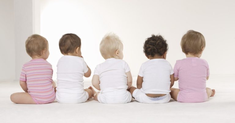 Cómo son los superbebés de Silicon Valley: niños perfectos “creados” en laboratorio