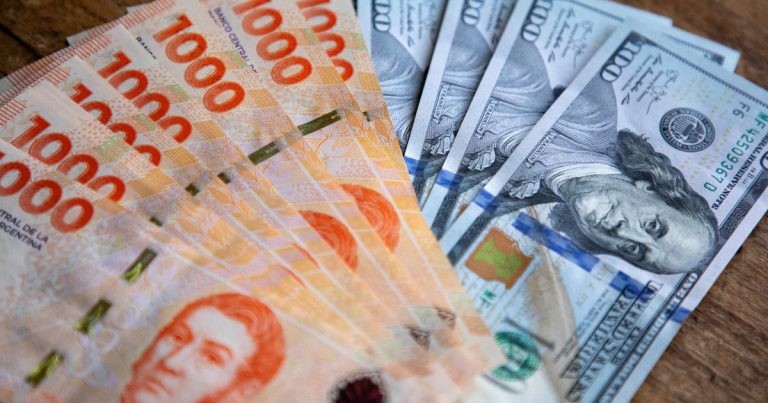 Los bolsillos flacos y la demanda deprimida frenan el impacto del dólar sobre la inflación