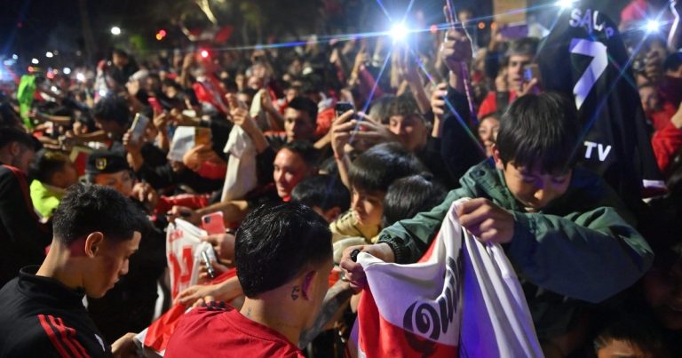 Videos: el multitudinario recibimiento a River en Mendoza para la Copa Argentina