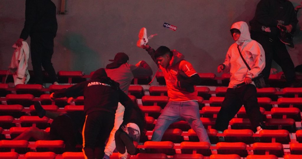 El embajador de Chile en Argentina: los detenidos, "un herido grave" y cómo se salvó un hincha que cayó de la tribuna