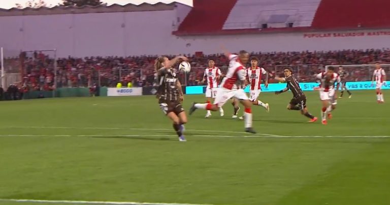 La otra polémica del Instituto-Platense: mano en el gol del empate