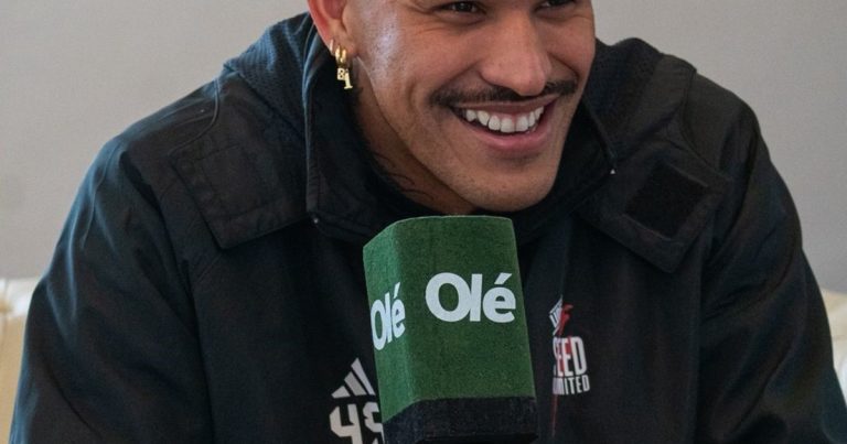 El showman de Riestra con Ole: “Si no fuese arquero sería públicas de un boliche”