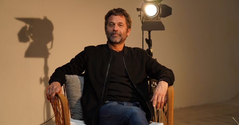 Un mate con... Nicolás Pauls: sus viajes documentados, el teatro y su lucha para que Argentina quede libre de elefantes en cautiverio