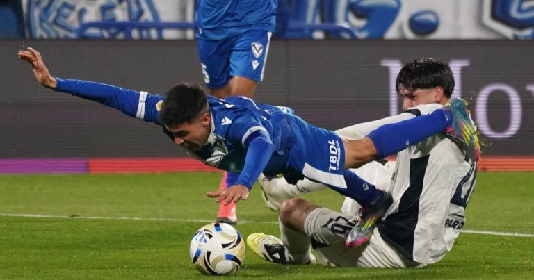 Video: el grave error de Lomónaco que terminó en expulsión, penal y gol de Vélez