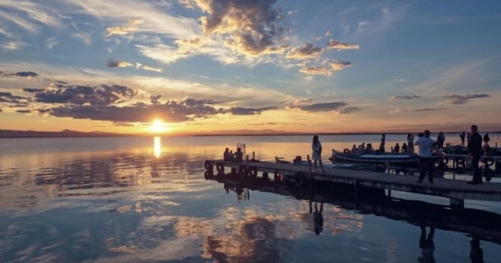 Pueblo en Valencia usa barcas en vez de autos y sorprende a turistas