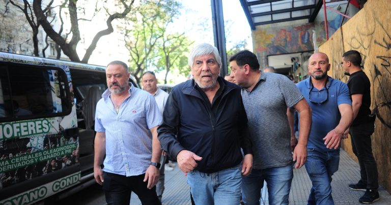 Crisis en Camioneros: Hugo Moyano hace una purga en la conducción y acecha el fantasma de su esposa