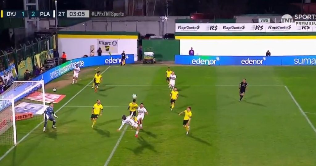 Video: el golazo de tijera de Ronaldo Martínez a Defensa y Justicia