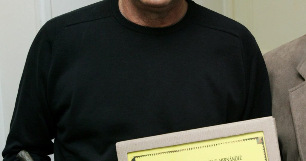 Miguel Hernández, el poeta que murió en las cárceles franquistas y fue reivindicado por Serrat
