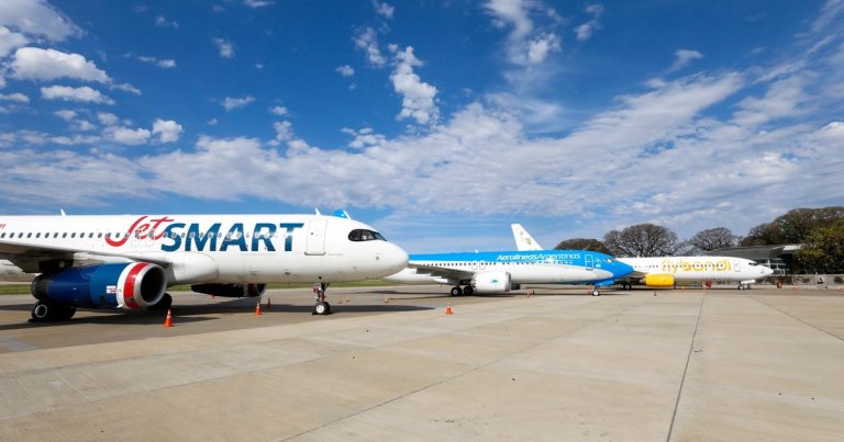 Pasajes aéreos con descuento: las promociones para viajar de Aerolíneas y las low cost