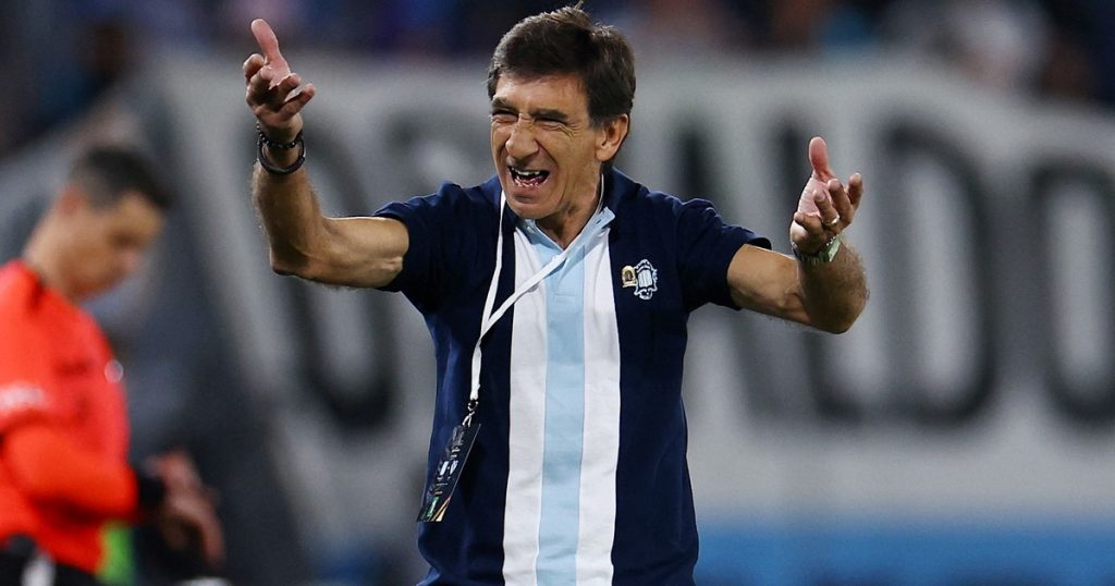 Costas no guarda nada en el clásico: qué equipo pone