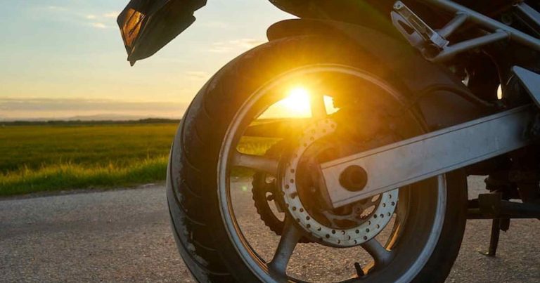 Cuál es la presión recomendada en los neumáticos de una moto