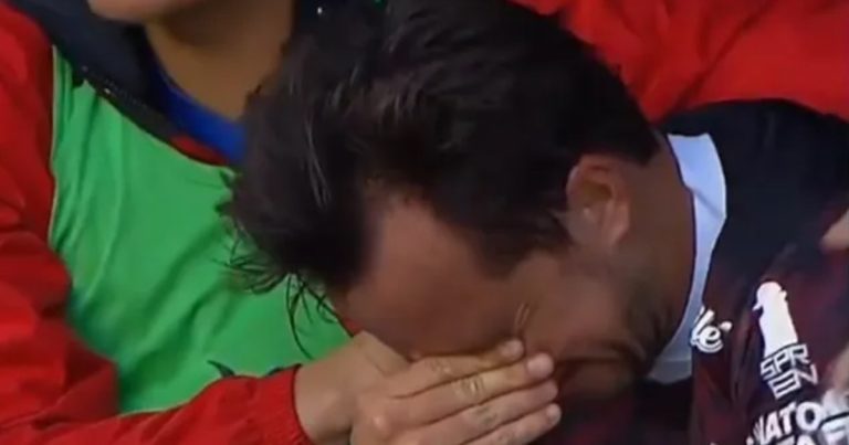 La emoción y la autocrítica de Bernardi tras salvarse del descenso con Colón: ''Se sufrió mucho''