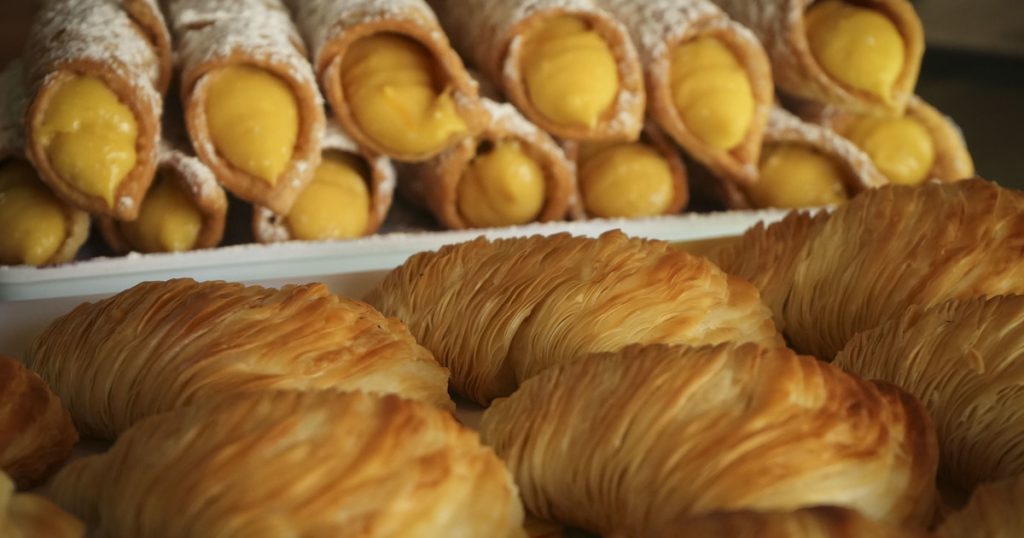 En Parque Patricios, confitería de barrio con buenos precios: exquisitos cannoli y sfogliatelle y una famosa torta de ricota alta y cremosa