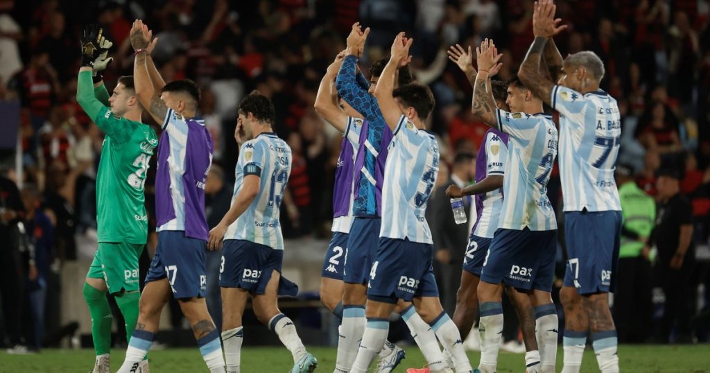 Más allá del golpe, Racing está vivo
