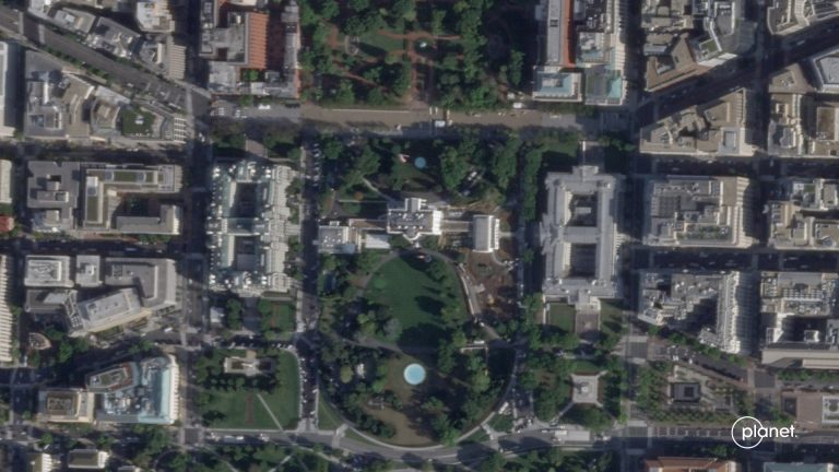 Trump completa el derribo del ala este de la Casa Blanca y el gasto de construir su nuevo salón se dispara