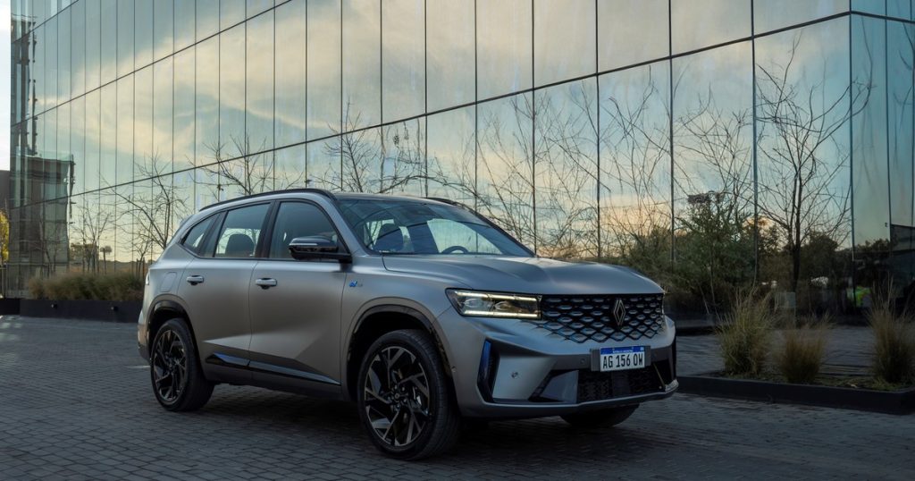 Análisis del nuevo Renault Koleos: cómo anda el SUV híbrido con base china y equipamiento de alta gama