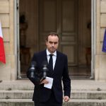 Dimite el primer ministro de Francia, Sébastien Lecornu, un día después de anunciar el Gobierno