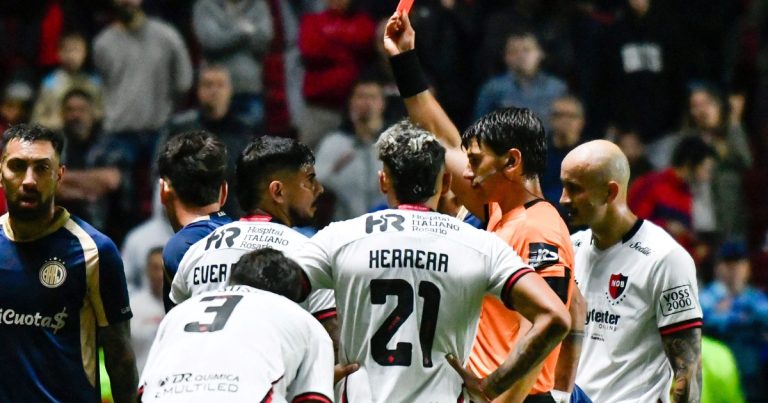 Video: roja directa a Banega por un planchazo