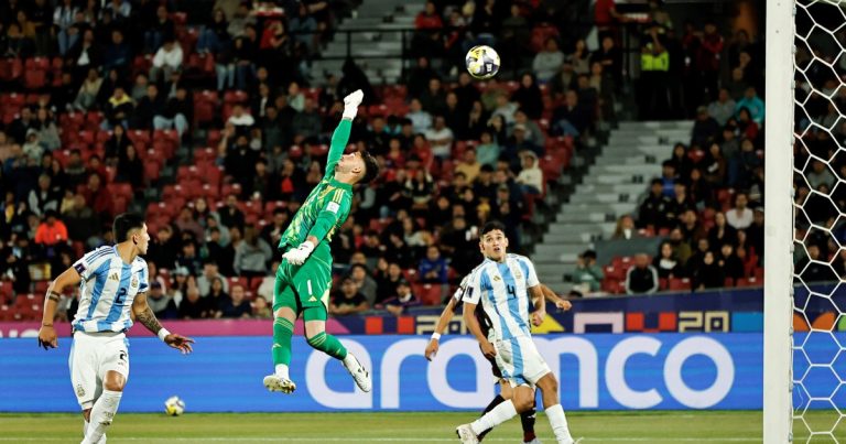 Las dos dos atajadas clave de Barbi: quién es el arquero del Sub 20