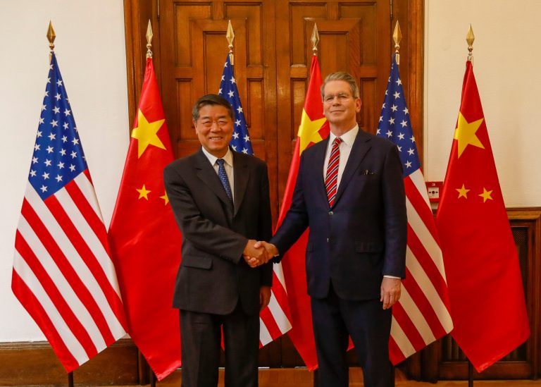 Los negociadores comerciales de China y Estados Unidos se citan en Malasia para resolver la disputa de las tierras raras
