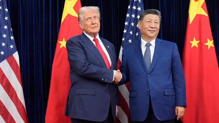 Trump y Xi alcanzan un acuerdo sobre tierras raras y aranceles en su reunión en Corea del Sur