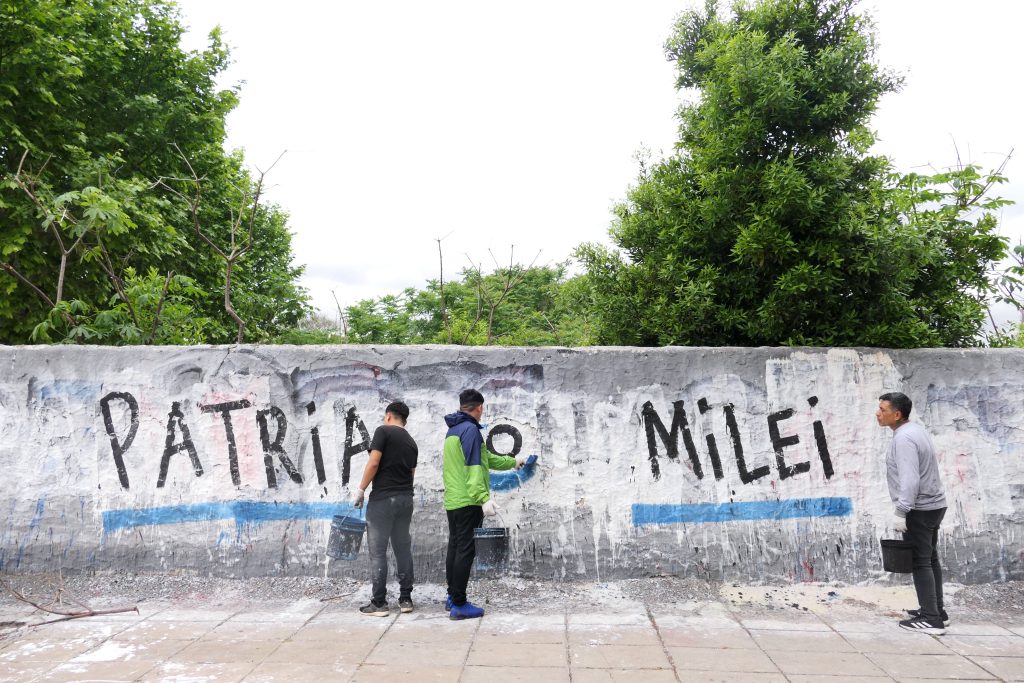 Argentina vota con un Milei abrazado a la Casa Blanca: “Peor es depender de China”