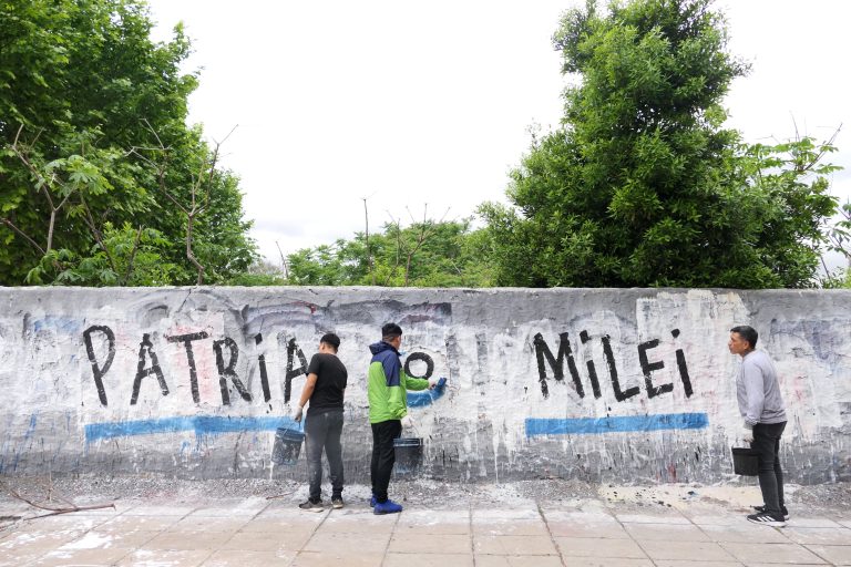 Argentina vota con un Milei abrazado a la Casa Blanca: “Peor es depender de China”