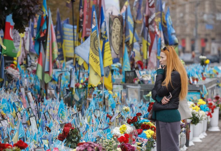 Bruselas busca fórmulas para desencallar el salvavidas financiero para Ucrania