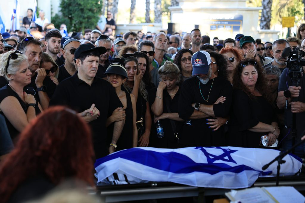 El intercambio de cadáveres entre Israel y Hamás enturbia el alto el fuego en Gaza