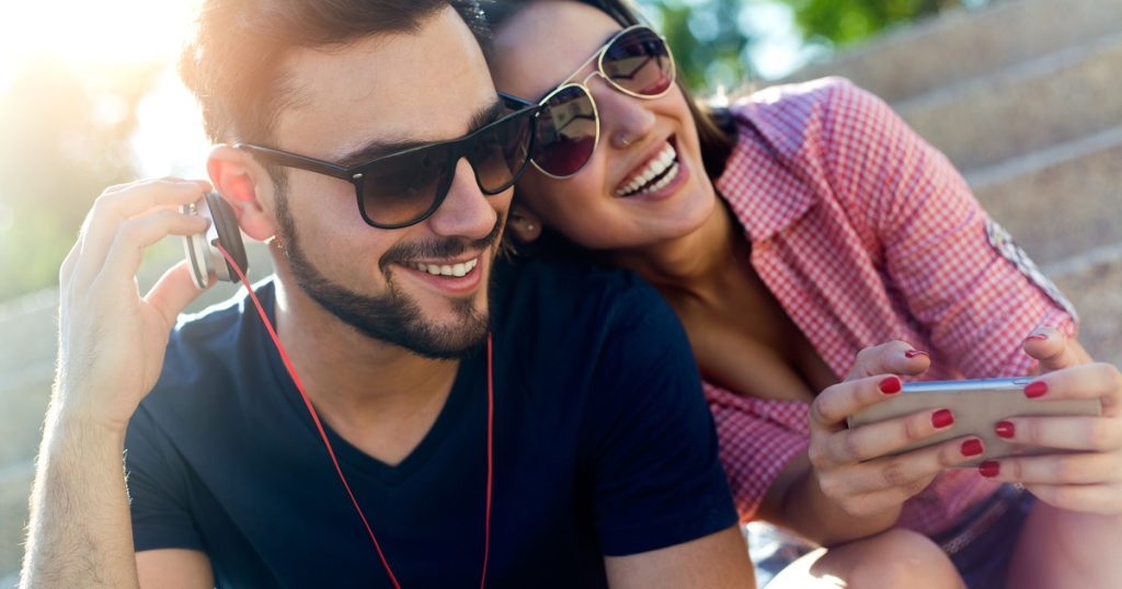 Cómo saber si tu amigo está enamorado de ti, según la psicología