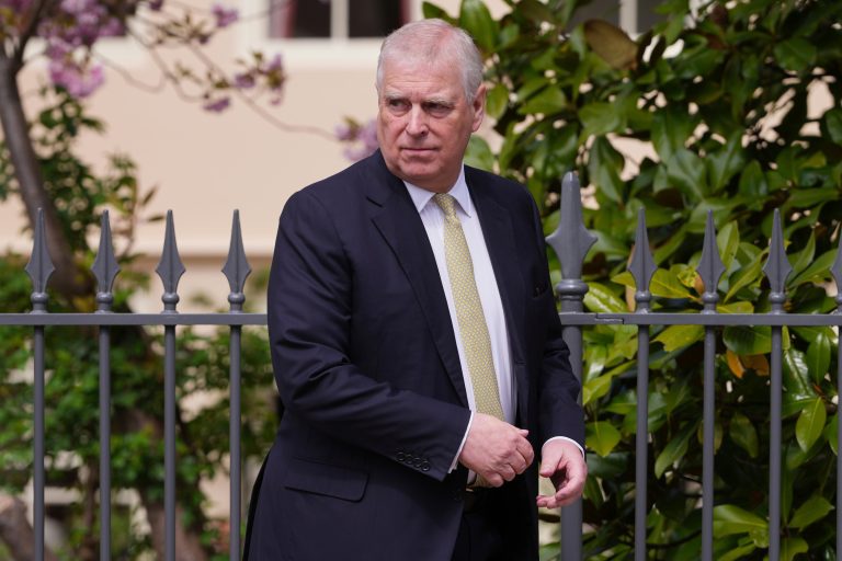 El uso gratuito de la mansión de Windsor por parte del príncipe Andrés incendia a la opinión pública británica