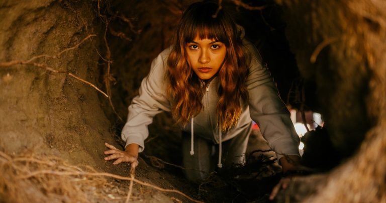 "Cometierra", con acento mexicano: la novela que conquistó a los jóvenes ya es serie