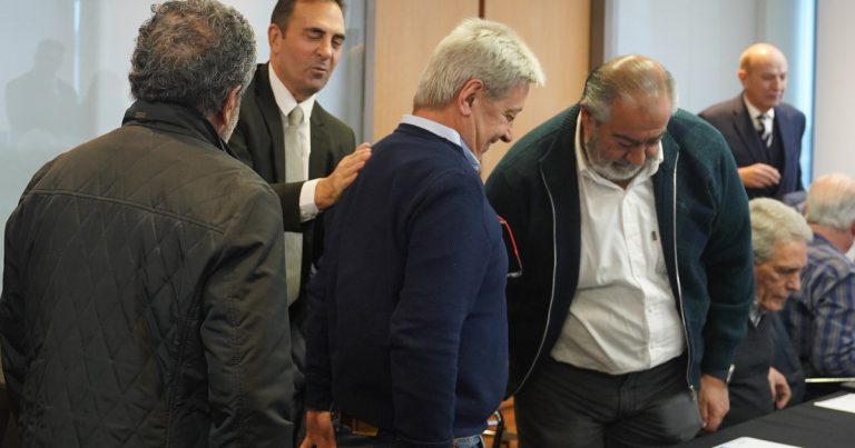 Reforma laboral: el Gobierno propone salarios "por mérito", paritarias por empresa y cambios en horas extra