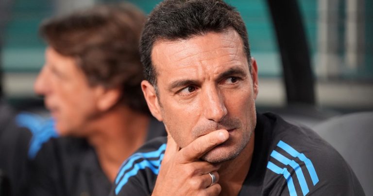 Scaloni, de “lo de Messi lo decidí yo” a “el martes jugarán los nuevos”