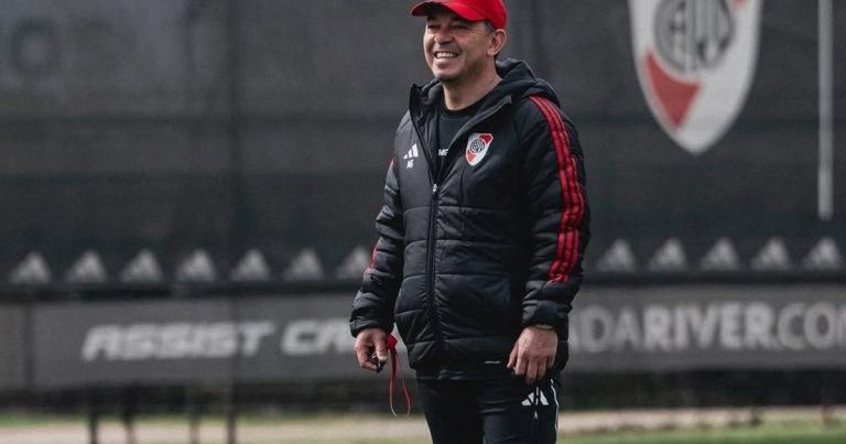 El vaso medio vacío: aún con mejoras, River sigue sufriendo por su mitad de la cancha