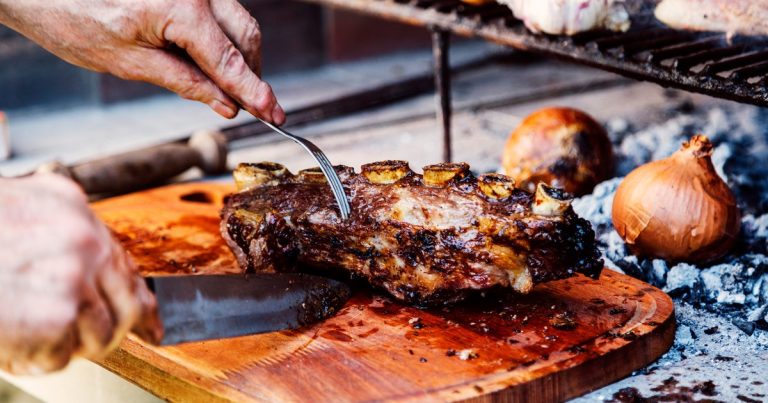 La fiesta del Asado de Tira, degustaciones de alfajores o la Gran Lechonada en una antigua estación de tren: fiestas populares y escapadas de fin de semana