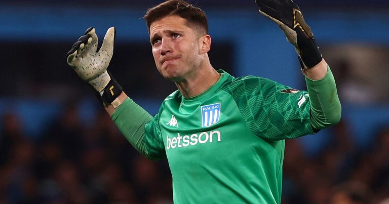 Cambeses, tras la eliminación de Racing: "Morimos de pie"