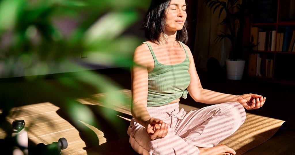 El yoga visto desde la medicina: qué beneficios aporta