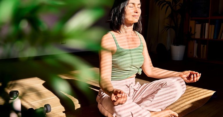El yoga visto desde la medicina: qué beneficios aporta