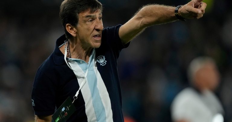 Gustavo Costas, conmovedor y entre lágrimas: "Defraudé a mi gente"