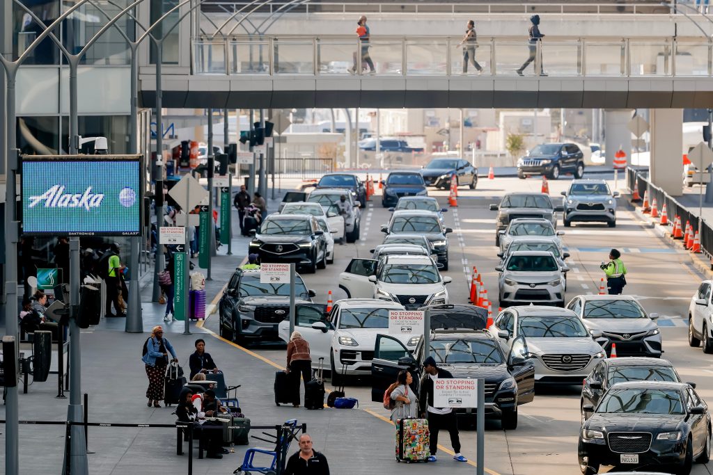 Estados Unidos reduce un 10% el tráfico aéreo en varios aeropuertos por el cierre del Gobierno federal