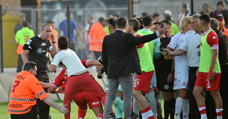 La indignación en X tras el escándalo arbitral en Barracas - Huracán