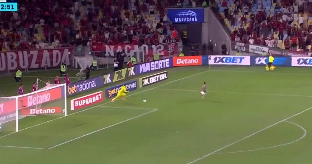 Video: el increíble blooper de Rossi en el clásico entre Flamengo y Fluminense