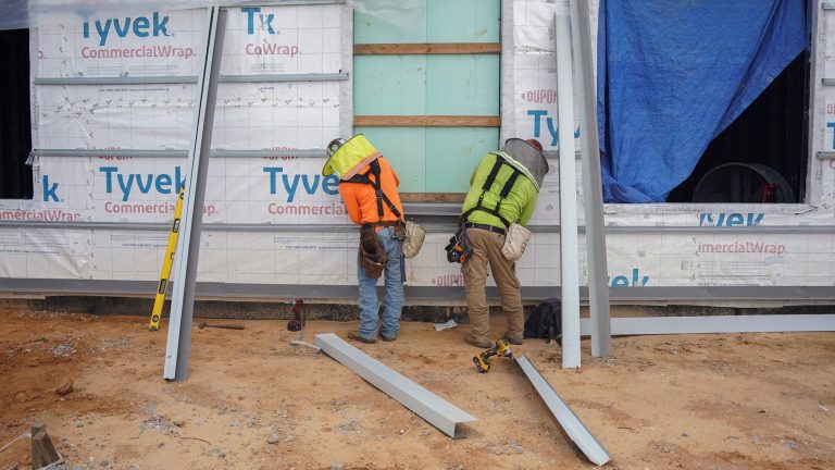 La migración permanente cayó un 4% en los países de la OCDE en 2024