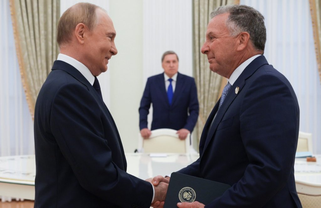 El enviado de Trump, Steve Witkoff, asesoró a Rusia sobre cómo halagar al presidente estadounidense