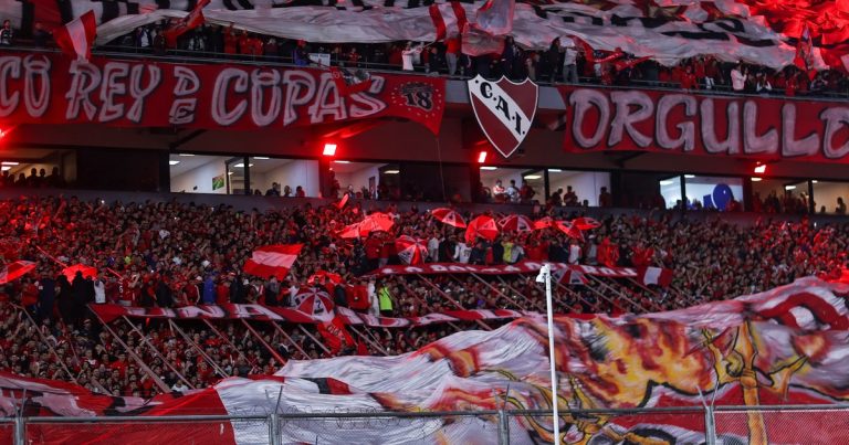 Las cargadas de los hinchas de Independiente a Racing en la goleada a Atlético Tucumán