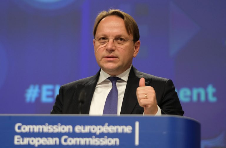 Un escándalo de espionaje de Hungría a la UE implica al comisario de Orbán