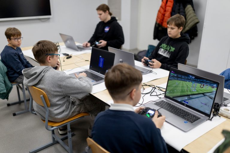 Clases de drones para niños: la última iniciativa de Lituania para hacer frente a la amenaza rusa