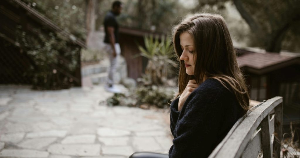 Qué significa hablar con las personas fallecidas, según la psicología