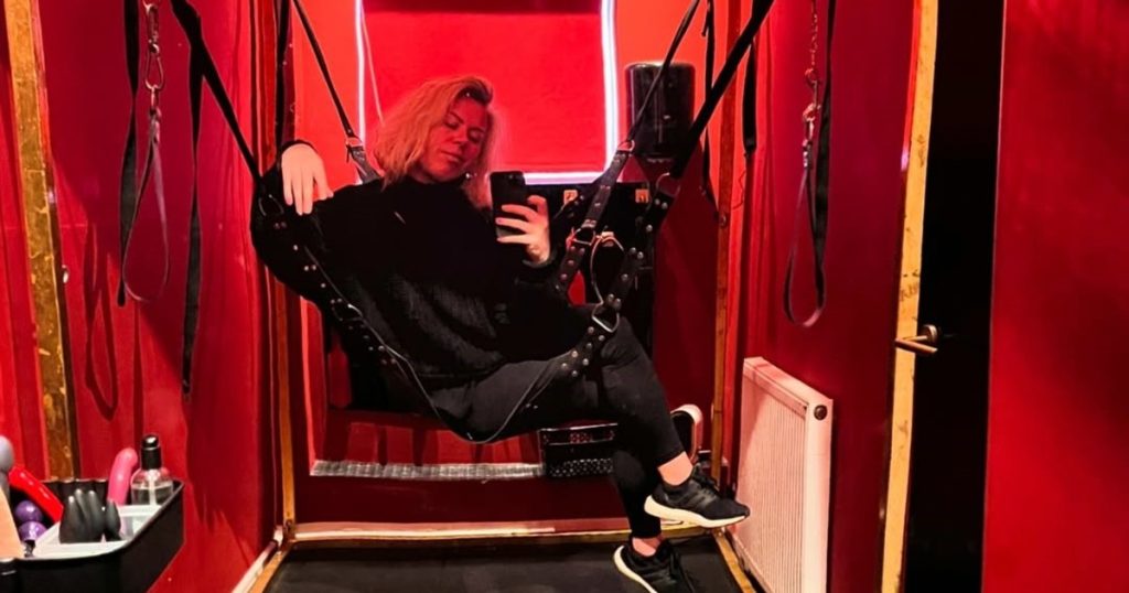 Una noche en un hotel sadomasoquista: la mujer que se enfrenta a los prejuicios y apuesta a un emprendimiento erótico